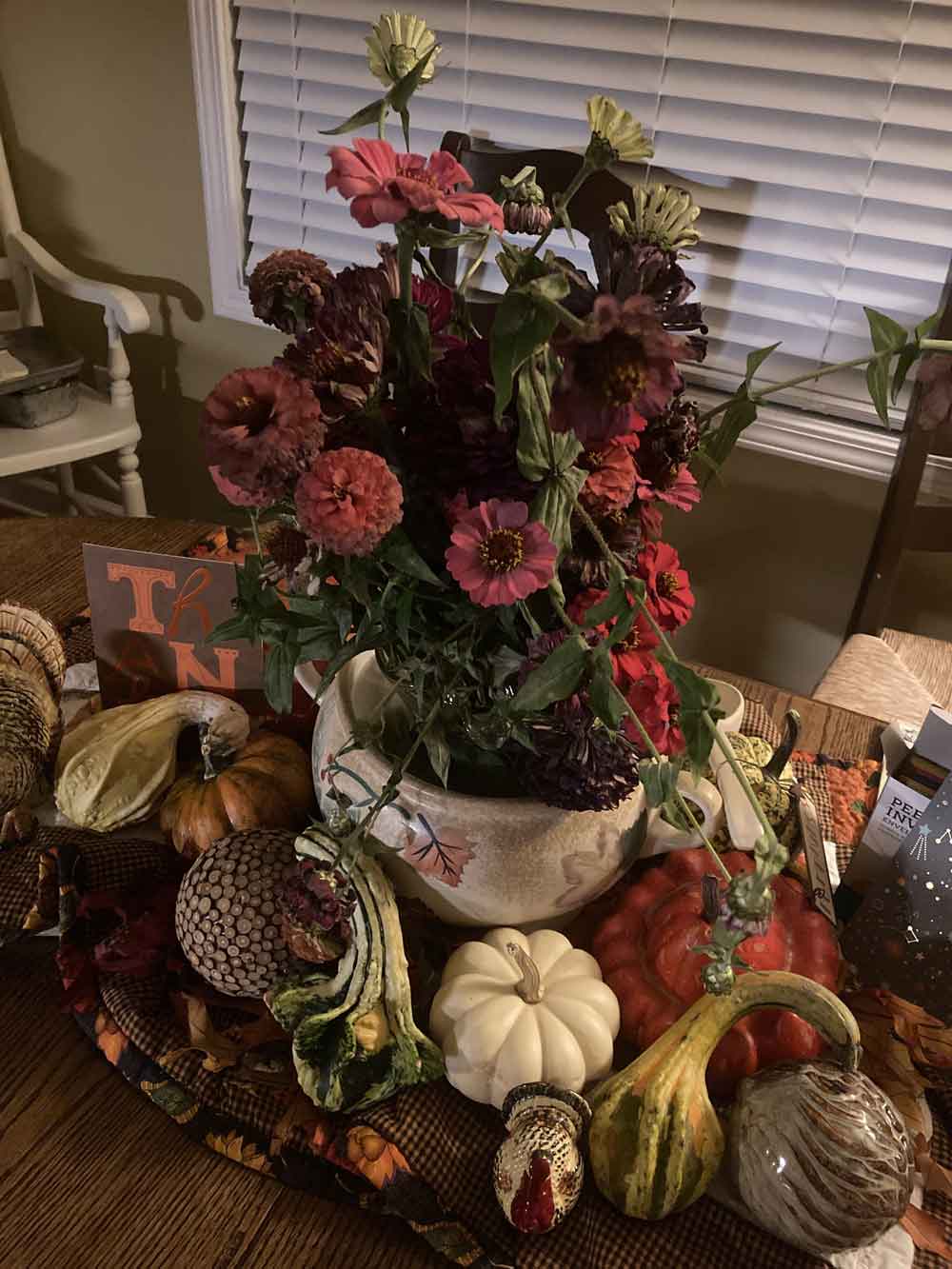 Zinnias fall table arrangement